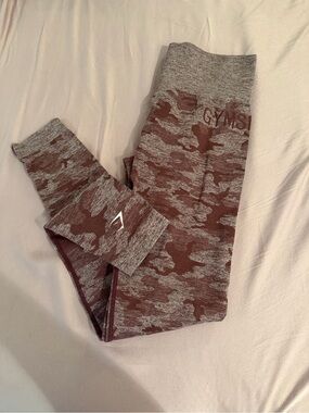 Gym shark leggings